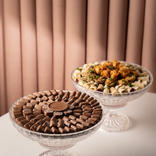 Crystal tray offers 1 - صينية كرستال بتصميم خاص مع ٨٥٠ جرام ١٠٠ قطعة كاكاو بحشوات مختلفة برلين بندق كرانشي، بستاشيو ، سناكي سولتي ، ويفر برلين مع صينية موالح ٨٠ حبة عبارةعن  ، توست بحسمات خاصه جزر بالبطاط ، باذنجان ، جبن موزريلا ، مع سمسم الزعتر بالطحينه والباذنجان مع البطاط مع سمسم التوريتس ، مع بقشة المسخن الدجاج كرسبي