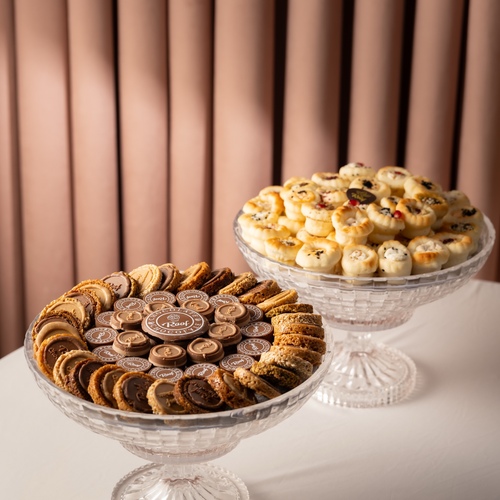 Crystal tray offers 4 - صينية كرستال قاعده مع ٨٥٠ جرام ٨٥ قطعه بحشوات مختلفة ، مكسرات بالكاكاو لوز سمسم بستاشيو الموند ، ويفر بالبستاشيو ، برلين بندقمع صينية فطاير٤٨ قطعه بحشوات مختلفة لبنة زعتر ، خلطة الحلوم ، خلطة جبن فيتا مع المكسرات ، خلطة اللبنة بالذره ، زعتر بالسمسم، جبن رمان