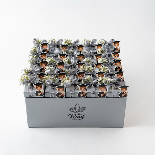 توزيعات التفوق ٢ - توزيعات التفوق عباره عن ٢٥ بوكس بتصميم فاخر مع قطعة كاكاو بحشوة الويفر بالبستاشيو ، كرمل بسكويت مع ورد النمنم الطبيعي واستيكر التفوق