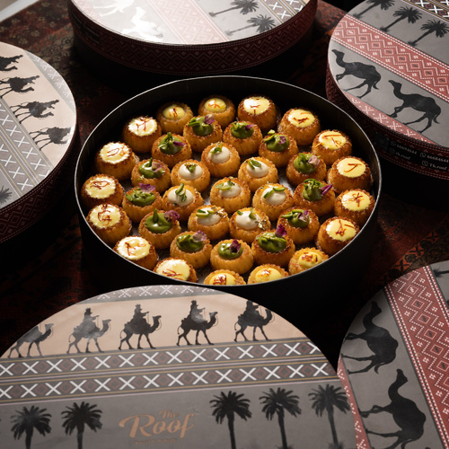 بسبوسة ذا روف - بوكس بتصميم رمضاني مع قطع البسبوسه ٣٨ قطعه بحشوات مختلفة زعفران ، بستاشيو ، قشطه