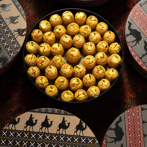 قرص عقيلي ذا روف - بوكس بتصميم رمضاني مع قطع القرص العقيلي ٤٤ قطعه بالزعفران والسمسم