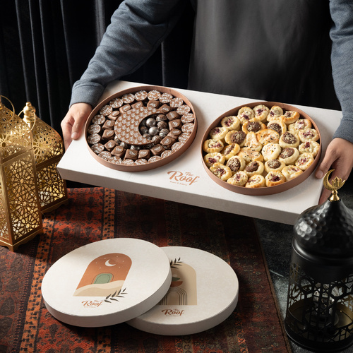 موالح وكاكاو ذا روف من كولكشن الجديد 1 - عرض بوكس كاكاو ١٠٢ قطعه بحشوات مختلفة بستاشيو ، كرمل بسكويت كرانشي ،ويفر نوتيلا ، دولسي كرمل مع ميني فطاير٣٠ قطعه زعتر سمسم، خلطة جبن الفيتا، لبنة جبن مع الذره