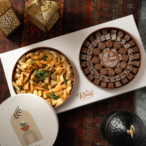 موالح وكاكاو ذا روف من كولكشن الجديد 2 - عرض عبارة عن بوكس كاكاو١٠٠ قطعه بحشوات مختلفة اصابر الويفر مع الكاكاو ، شيز كيك ، رهش كاكاو ، برلين كرانشيمع بوكس ميني سمبموسه بحشوات مختلفة جبن كيري، حلوم زعتر ، خلطة التوريتس، بيتزا