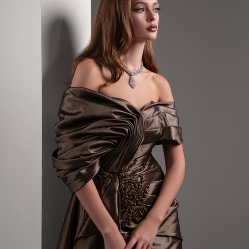 taffeta brown - A luxurious dress made from Turkish stretch taffeta in a rich burgundy color, featuring handmade pleats and adorned with crystals in two shades of brown. This elegant piece is perfect for special occasions.