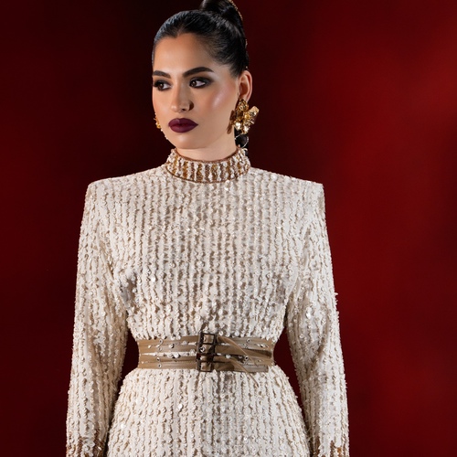Ivory – - A luxury dress crafted from linen fabric embellished with sequins, hand-finished at the sleeves and neckline. Featuring leather belts and leather-trimmed slit edges, with layered detailing at the front and back, entirely handcrafted. An exceptionally refined piece for elegant occasions.