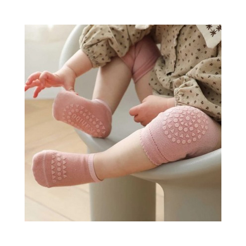 Foggy set with socks - Protects the child from slipping - Protects the baby's knee in love Beautiful and elegant set - Available in foot size (9-11) cm Made of durable and comfortable stretch fabric For the age group (0 - 1) years - pink