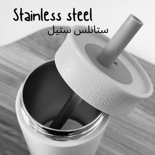 كوب شرب أصفر