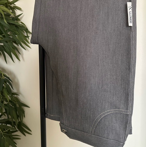jeans G - ⚠️ كتابة القياسات في خانة الملاحظات او الاختيار من جدول القياسات⚠️
الورك + الطول يضاف اليه نص انش او انش على حسب القياسات المذكوره لإلغاء اضافه الانش او النص انش الكتابه بالملاحظات