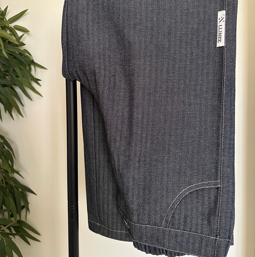 jeans D - خامته تفرق شوي عن باقي خامات الجينز اخشن منهم بفرق بسييط للي يحبون الخام الواقف الرزه الافضل تاخذين اكبر من قياسج برقم او تكتبين قياساتج المضبوطه بالملاحظات لونه مكس بين درجات الازرق والبيج والرمادي
⚠️ كتابة القياسات في خانة الملاحظات او الاختيار من جدول القياسات⚠️الورك + الطول يضاف اليه نص انش او انش على حسب القياسات المذكوره لإلغاء اضافه الانش او النص انش الكتابه بالملاحظات