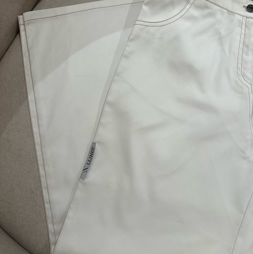jeans W - لون الجينز ابيض ما يشف
الورك + الطول يضاف اليه نص انش او انش على حسب القياسات المذكوره لإلغاء اضافه الانش او النص انش الكتابه بالملاحظات
⚠️ كتابة القياسات في خانة الملاحظات او الاختيار من جدول القياسات⚠️