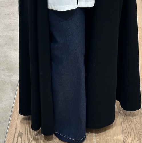 jeans K - لون كحلي جينز اصلي
الورك + الطول يضاف اليه نص انش او انش على حسب القياسات المذكوره لإلغاء اضافه الانش او النص انش الكتابه بالملاحظات
⚠️ كتابة القياسات في خانة الملاحظات او الاختيار من جدول القياسات⚠️