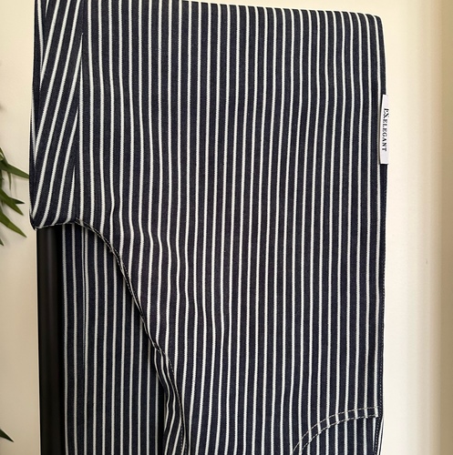 jeans E - Size L لون مخطط كحلي بأبيض