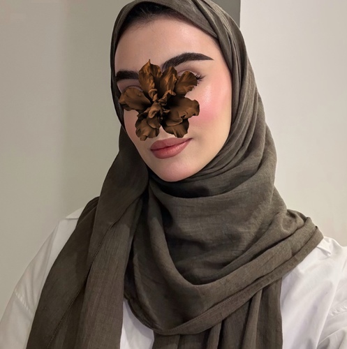 hejab S - احلى بديل شال راح يمر عليكم&nbsp; الخام خفيف وثااااابت وتقدرين تسوينه دائرة او مثلث&nbsp; والخام يقعد معاج سنيييينننن نفس الجودة