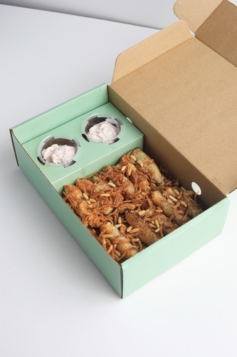 Musakhan box - 24 pcs - A selection of 24 pieces of rolled Musakhan, filled with shredded sumac-seasoned chicken, caramelized onions, and toasted pine nuts