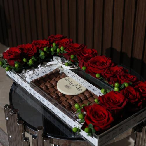 Reef Tray - It is a red rose with a green ball and a large chocolate box