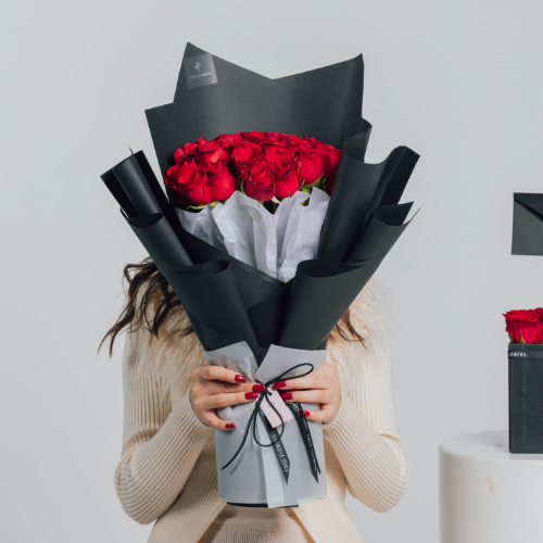 Black Signature - Contains 25 to 30 roses