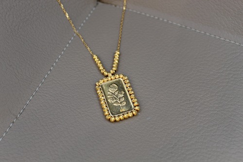 قلادة سبيكة الوردة (طبعة) - عيار (21) وزن (11.250) جرام الطول (43) سم