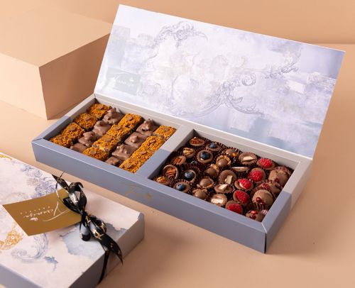 Tiramisu - Ali Al-Saleh Chocolate Box - The chocolate is a quantity of 51 pieces of fine Belgian chocolate Fillings (Rocky Road - Brownies - Cheesecake - Kinder - Maltesers - Pomegranate Cheesecake - Caramel - Kinder)