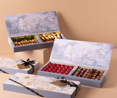 Offer Mama Sara - It's a chocolate mushroom box with a mix of chocolate and different fillings The citrus fruits consist of grape leaves, musakhan, fatayer and kebab Note: The chocolate composition changes from time to time