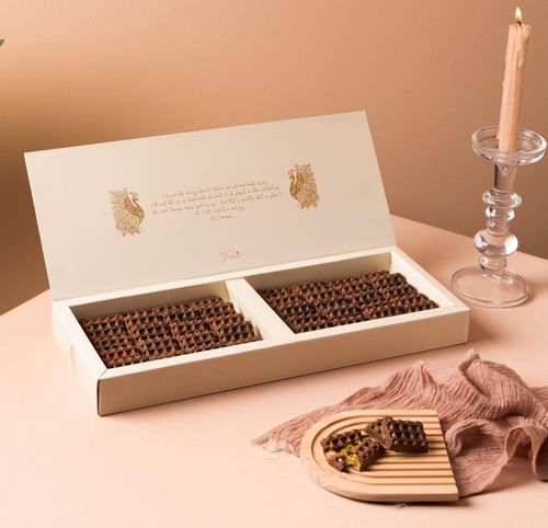 Alhiba  box chocolate - بوكس الهبه الجديد بايتس حشوتها كنافه محمصه مع حشوه الفستق الايطاليه كميه 40حبه