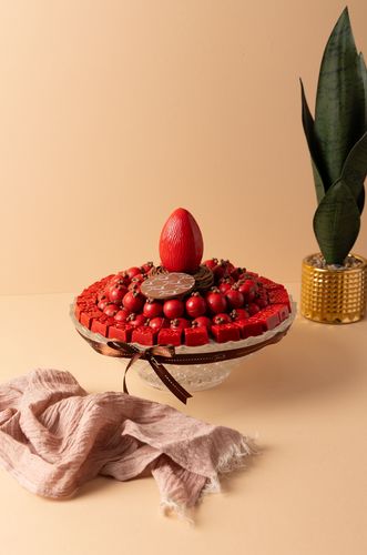 Red chocolate pearl crystal tray