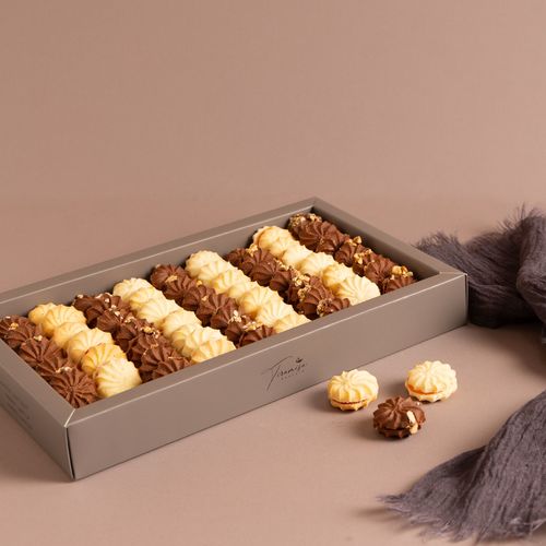 Petit four box