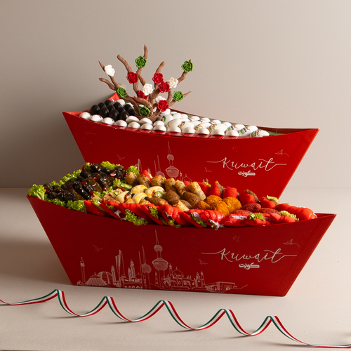 National Day Mawallah chocolate boat - القارب شوكلت العيد الوطني  كميه 95 حبه  الحشوات (بستاشيو -شيز كيك فراوله -كندر ريس كرسبي-نوتيلا كندر ) 
 القارب موالح العيد الوطني كميه 80-85 حبه  الحشوات (فطاير -كبه ميكس-بيزا فطاير -ورق عنب -مسخن )