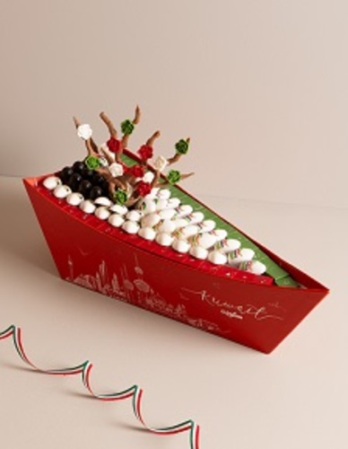 Chocolate boat, National Day tree - القارب شوكلت العيد الوطني  كميه 95 حبه  الحشوات (بستاشيو -شيز كيك فراوله -كندر ريس كرسبي-نوتيلا كندر )