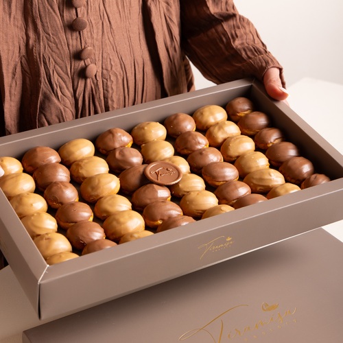 Mini eclair box - بوكس الاكلير الميني حشوة كاسترد 48 حبة