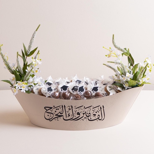 قارب التخرج ١ - كميه ٤٤حبهً معً عباره الف مبروك التخرج