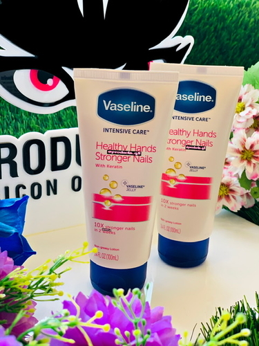 Products.Q8 co. - Vaseline Intensive Care Hand&nails Cream 100 ml - Protects and strengthens nails because it
contains keratin and vitamin E.
Non-greasy
liquid for hands and nails
It
strengthens the nails and makes the hand healthy
Moisturizes
and softens hands, helps relieve wrinkles and lighten joints