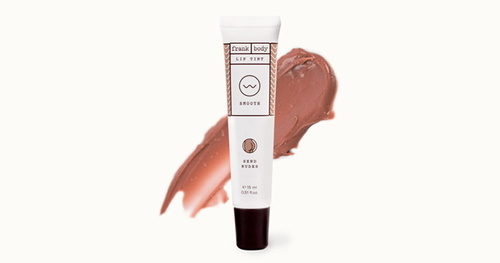 Products.Q8 co. - Lip tint-frank body - send nudes - The lip balm gives you a natural color on the lips and cheeks.
Coffee seeds and coconut oils help moisturize the skin and fill the lips.