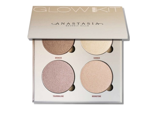 ANASTASIA BEVERLY HILLS | SUN DIPPED Glow Kit - Anastasia Beverly Hills’ all-in-one Sun Dipped Glow Kit contains 4 shades of highlighting powder featuring warm bronze hues and intense luminosity. With a lightweight, refined formula, each shade delivers buildable coverage with a metallic-lustre finish.  

Shades included:Bronzed (Amber with a penny metal finish) Tourmaline (Warm taupe with a rose gold finish) Moonstone (Radiant quartz with a pearl finish) Summer (Luminous sand with a white gold finish)