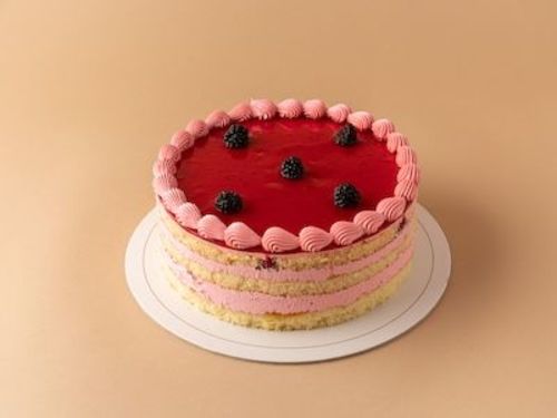 berrys cake - layers for berrys cake and cream with fresh berrys