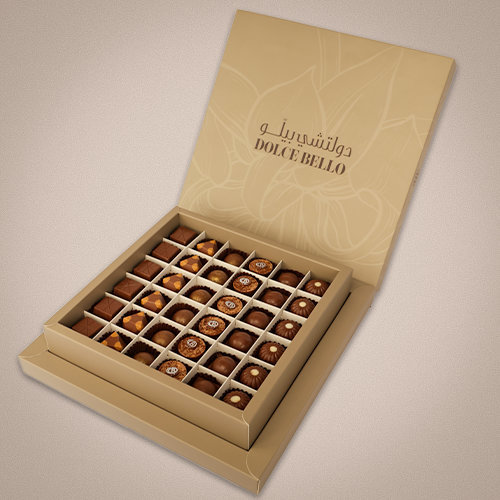 علبة شوكولاته - Belgian chocolate box, 36 pieces, with 7 different fillings:
Pecan – Pistachio – Caramel – Mixed nuts – Rice berry cheesecake – Coconut – Hazelnut.
