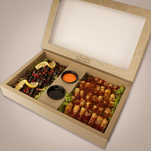 بوكس ورق عنب ومسخن - Box with 40 pieces: 20 stuffed grape leaves and 20 Mashkhan, served with pomegranate molasses sauce and French sauce.