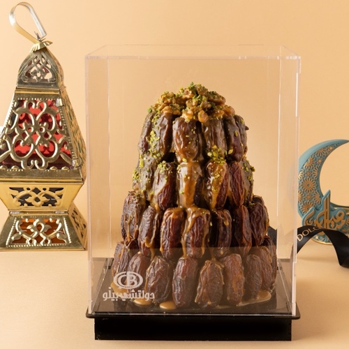 majdowl pyramid - Dates with caramil an nuts
