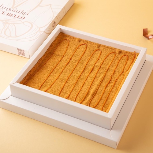 Honey cake - الكيكة الروسية الشهيرة والغنية بالطعم والشكل الخاص بنا المغطاة بصوص الكراميل