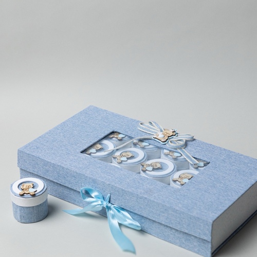 Book box baby blue - A baby box containing approximately 300 grams of chocolate with different fillings