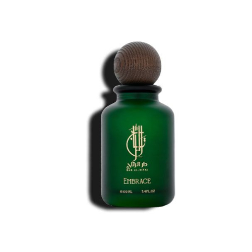 Dar AlRetaj  - EMBRACE - An everyday fragrance that exudes charisma from the first spritz, leaving your mark wherever you go. 
Long-lasting on your skin and clothes, distinguished by its captivating aroma and strong longevity. 
Bottle Size: 100 ml 
Presented in an elegant box. 
Ingredients: 
Citrus - Woods - Musk