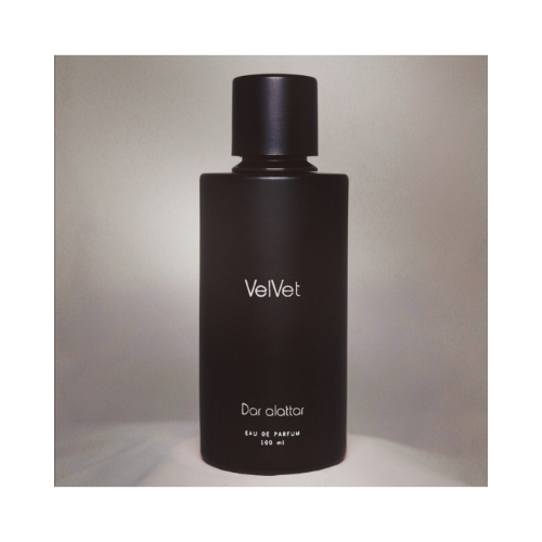 Velvet - A French perfume made from the emissions of nature and the French countryside
Top note: grapefruit-musk, middle note: tonka bean, jasmine, bottom note: cherry blossom
100 ML