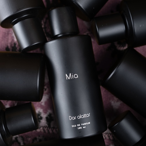Mia - Distinctive and bold with a scent of jasmine
Top note: jasmine, middle note: vanilla, tuberose, bottom note: cedar tree
100 ML
