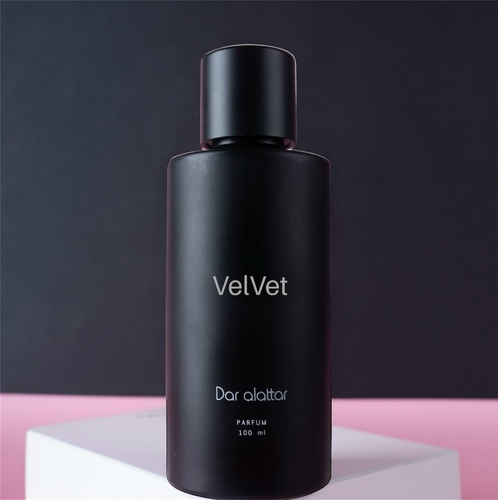 ڤلڤيت - عطر فرنسي من انبعاثات الطبيعه والريف الفرنسي
 الطبقه العليا: جريب فروت - مسك  الوسطي: تونكا - ياسمين السفلى: زهرة الكرز الكمية: 100 مل