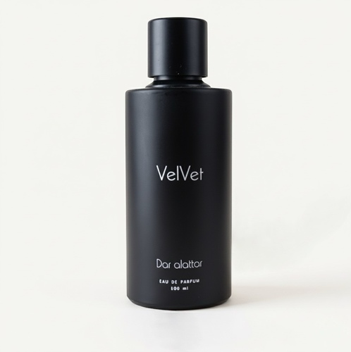 Velvet - A French perfume made from the emissions of nature and the French countryside
Top note: grapefruit-musk, middle note: tonka bean, jasmine, bottom note: cherry blossom
100 ML