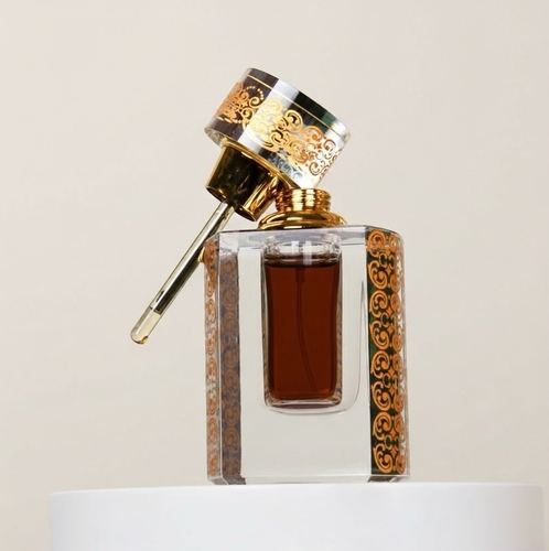 Aged Cambodian Oud Oil - The spirit of Oud oil that transports you between authentic ancient civilizations..