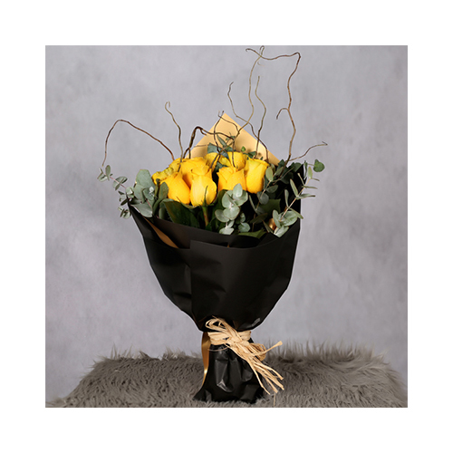 Lucene - Tyler 12 - Height: 65cm
Width: 35cm
Hand bouquet containing assorted flowers.