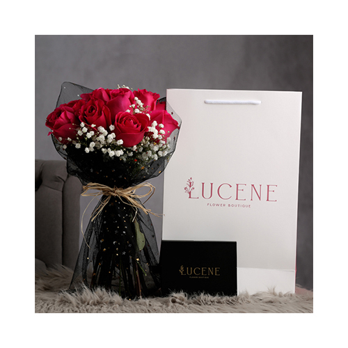 Lucene - Tyler - Height: 40cm
Width: 28cm
A hand bouquet contains roses with Belgian chocolates.