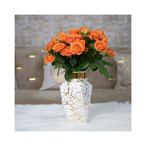 Lucene - Declan 10 - Height: 57cm
Width: 27cm
Vase contains orange baby roses.