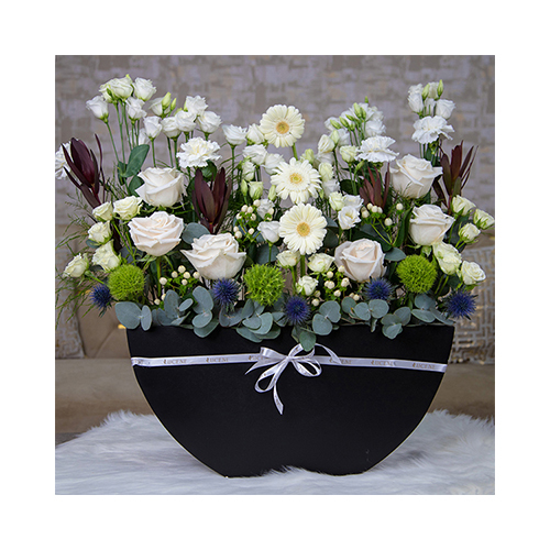 Walsh - Height: 80cm
Width: 50cm
Wooden stand in the form of a semi-circle containing mixed flowers.