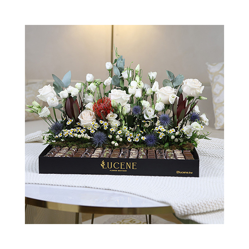 Lucene - Luca II - Height: 40cm
Width: 60cm
A tray containing assorted roses and Belgian chocolate.